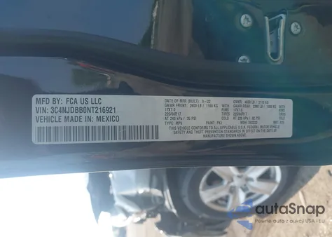 2022 Jeep Compass Latitude 4X4 z USA, uszkodzony, nr VIN 3C4NJDBB0NT216921